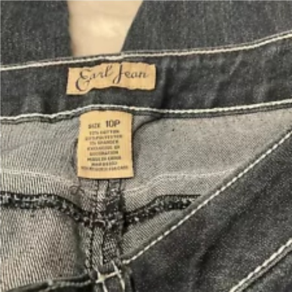 Earl Jeans Women’s   Size 10P  Embellished Rolled Hem Capris - Picture 3 of 9